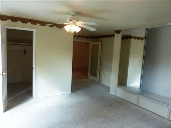 3rd image of 871 Yosemite Dr