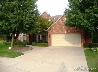 48816 Bradford Dr, Macomb, MI 48044
