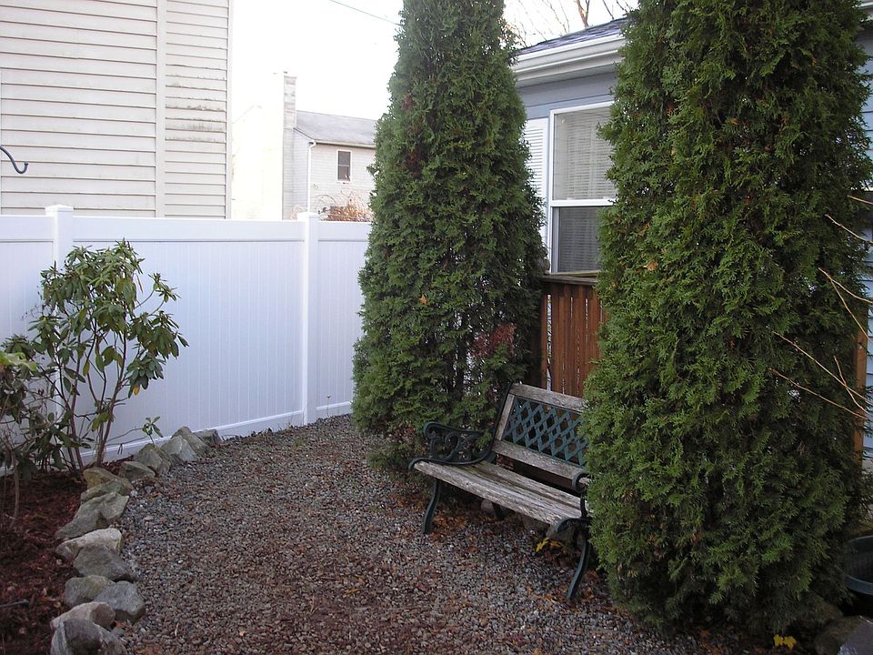 2nd image of 927 W Shore Rd