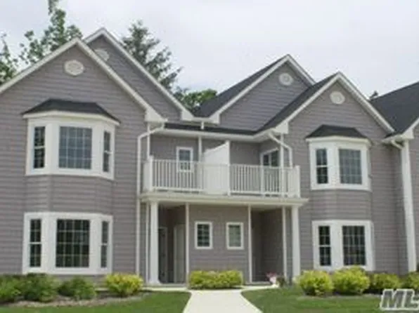 103 Okeefe Ct, Oakdale, NY 11769