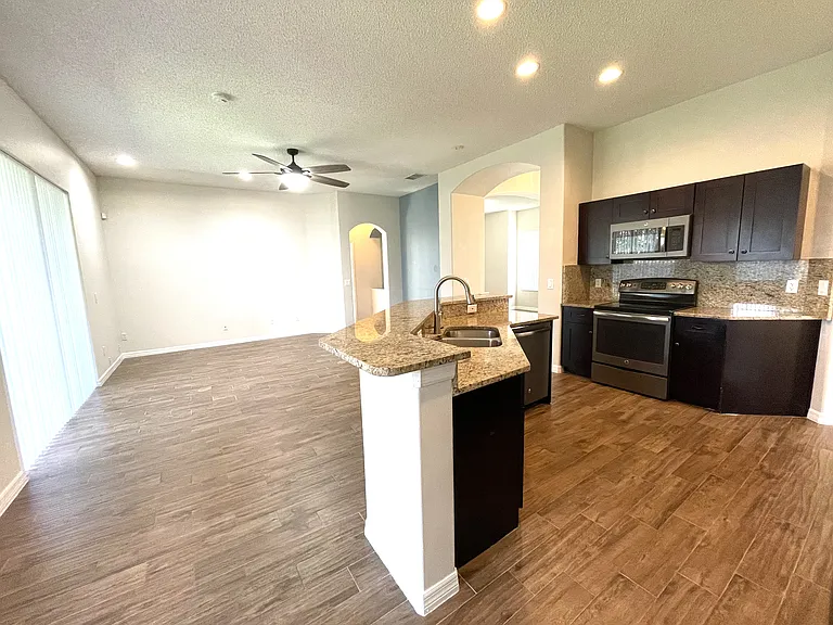 2722 Willow Creek Dr — Photo 10