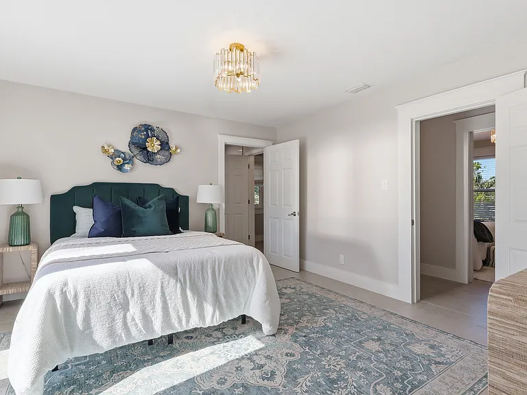 1611 Hyde Park St — Photo 38