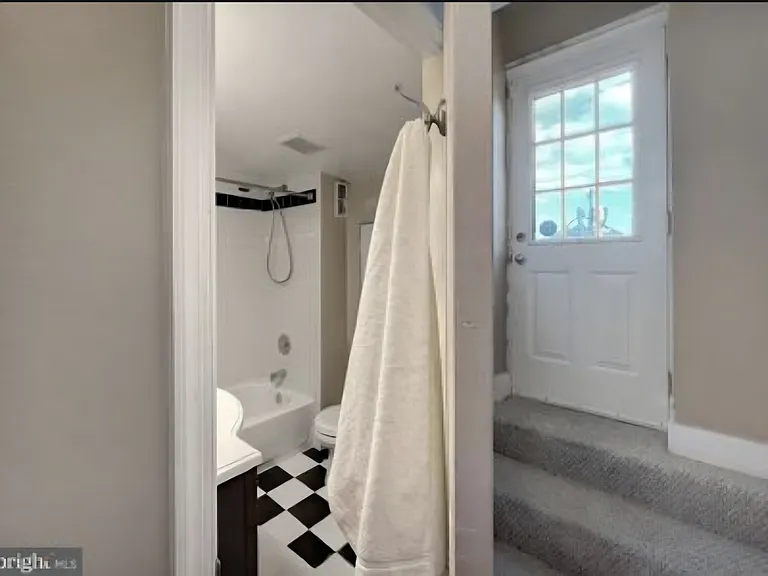1613 S Hanover St — Photo 16