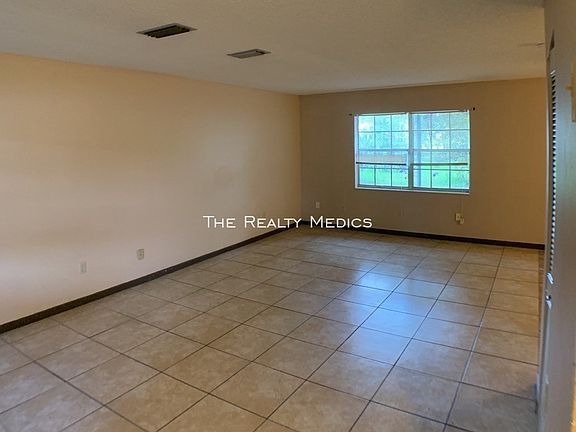 3rd image of 2299 Conway Dr