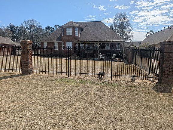 2nd image of 112 Fairway Dr