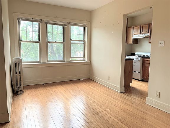 4th image of 1425 W Chase Ave APT 3C