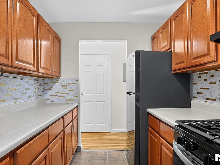 747 Essex St #3 — Photo 9