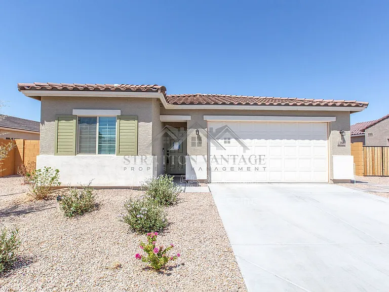 2547 N Kenna Pl — Photo 2