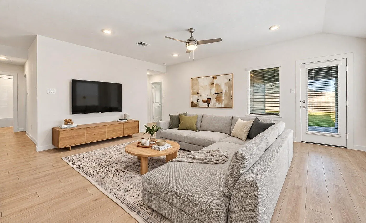 4 bed, 3.0 bath, $2,350 — Photo 2