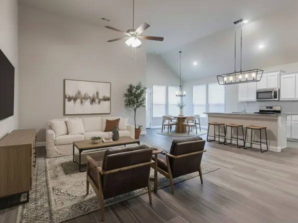 600 Hogan Dr, Denton, TX 76210