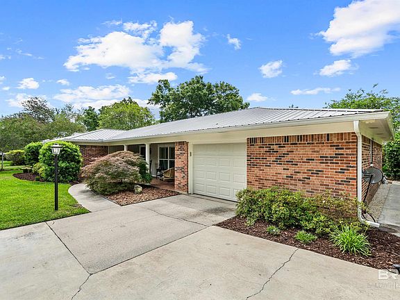 2nd image of 10 Paddock Dr