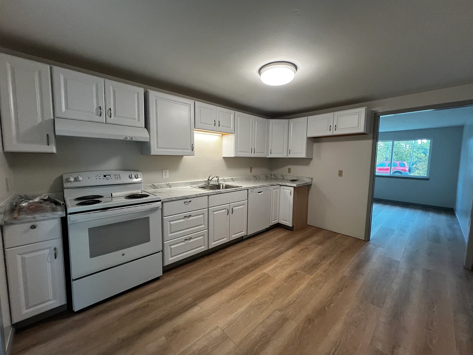 2 bed, 850 sqft, $1,600 — Photo 2