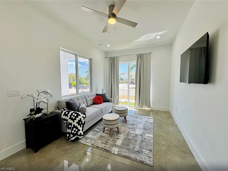 2479 Shadowlawn Dr — Photo 12