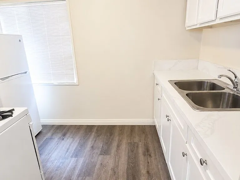 10620 S Figueroa St #1/4 — Photo 7