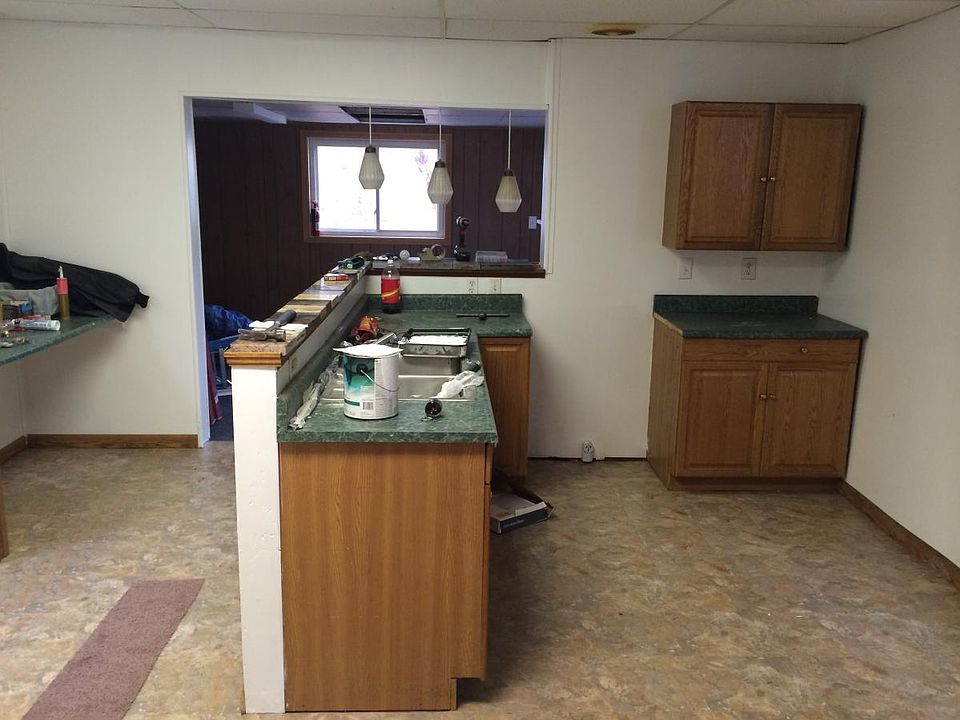 1st image of 915 Broadway St