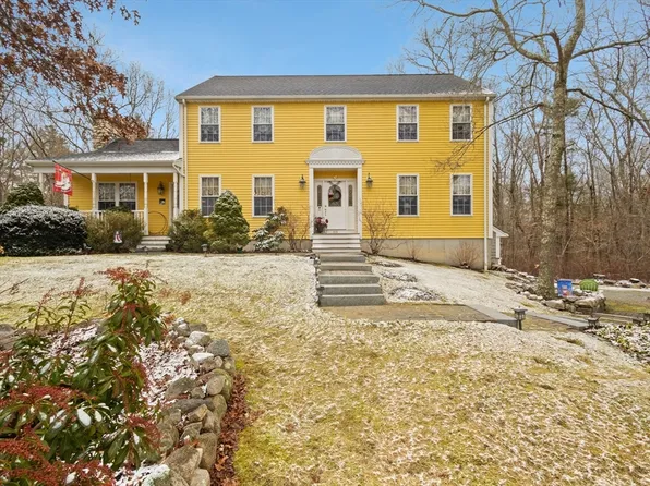 99 Songbird Dr, Dartmouth, MA 02747