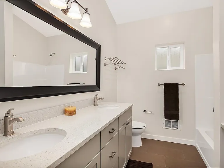 5424 Delridge Way SW #F — Photo 10