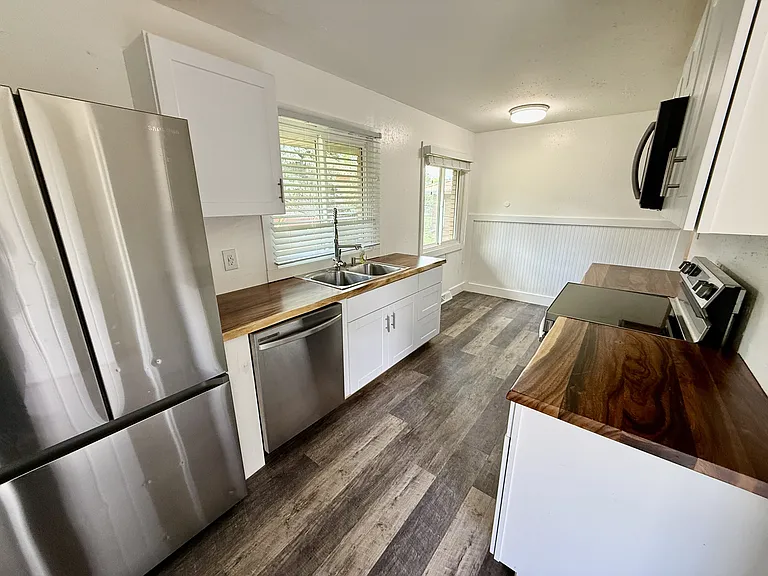 4718 Diana Dr — Photo 1