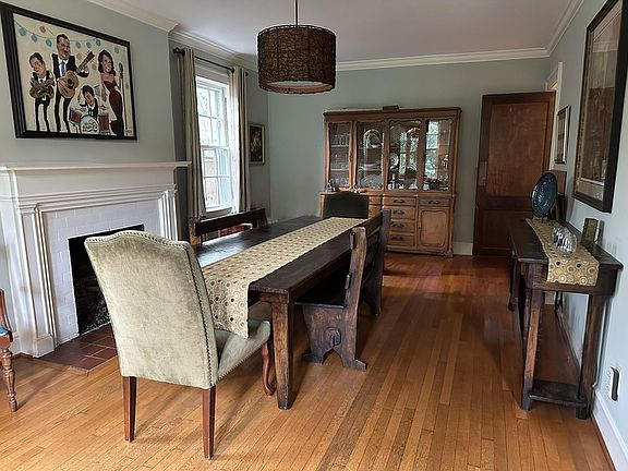 Dining room, full