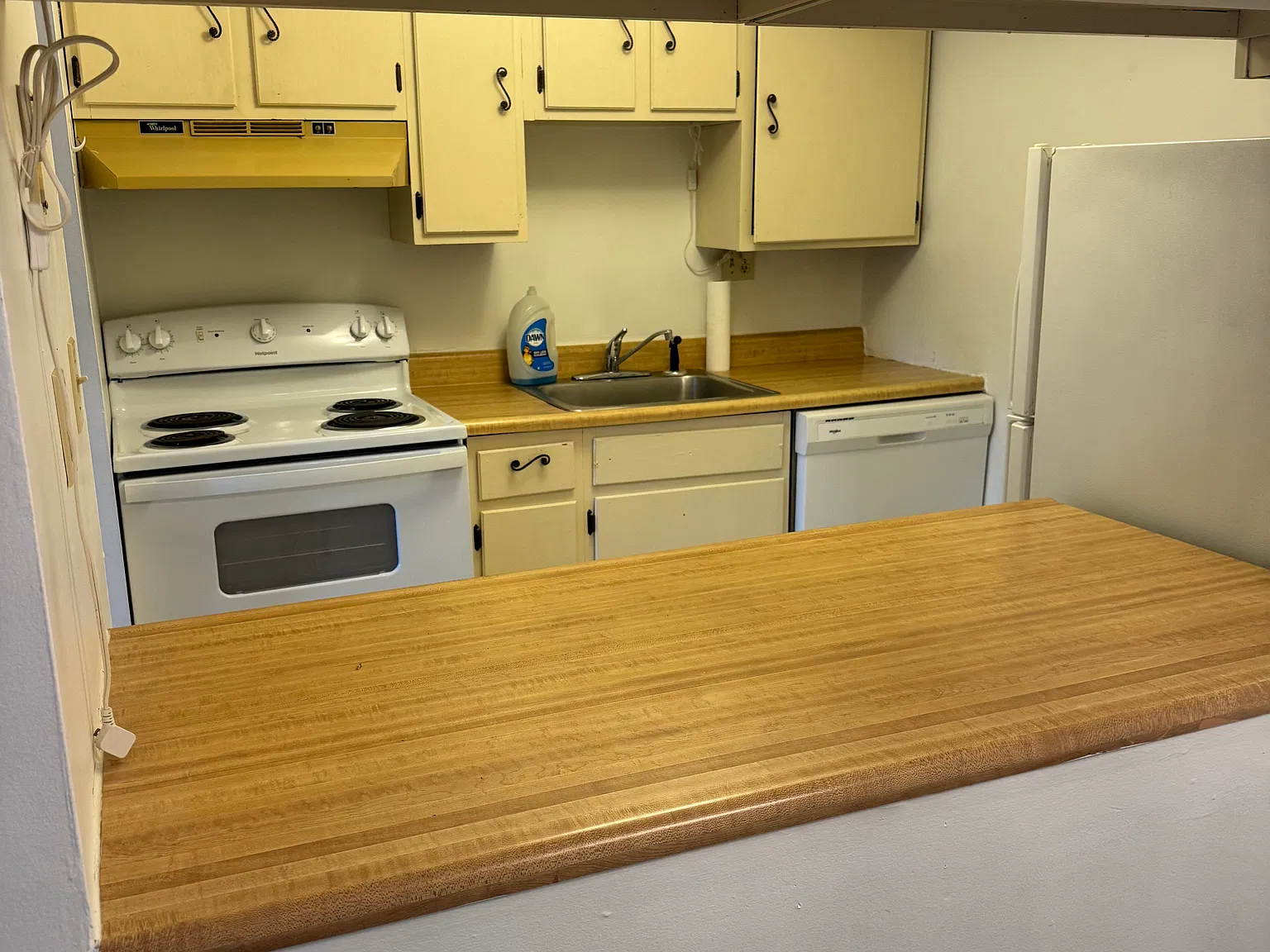 2 bed, 1.5 bath, 915 sqft, $900 — Photo 3