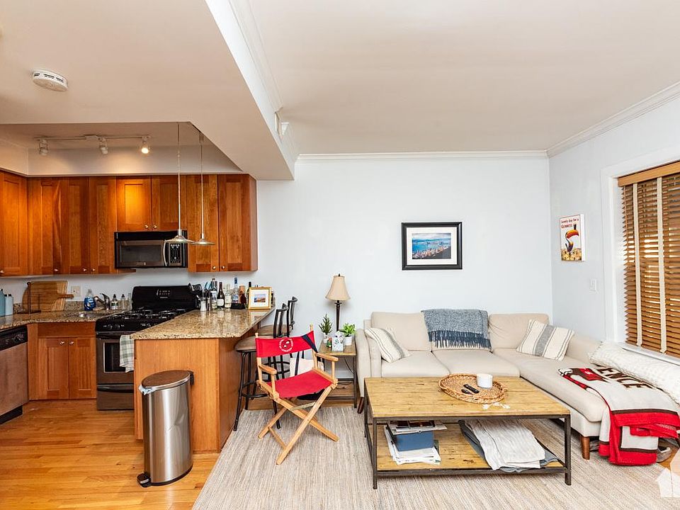 1st image of 2243 N Lincoln Ave #4A