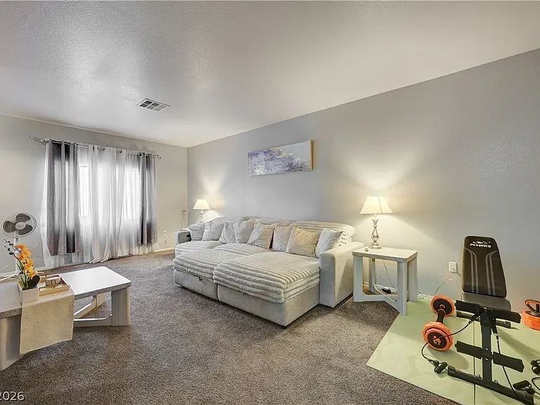 2050 Los Feliz St #183 — Photo 12