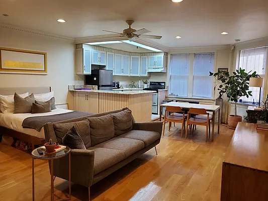 Rented by Frank Valvo Real Estate | media 12