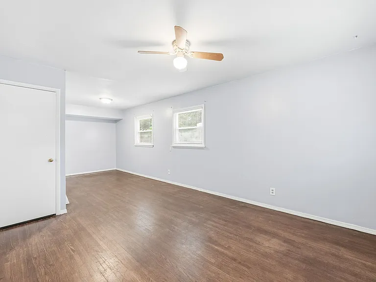 10519 Renfrew Dr — Photo 10