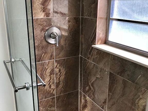 4th image of 302 Windsor M #3020