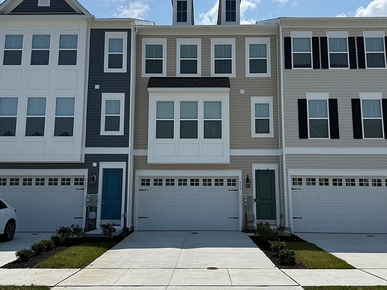 534 Rosemary Cir — Photo 1