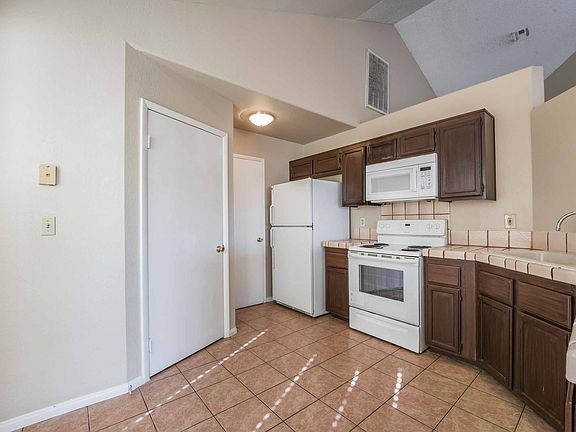 5th image of 232 Dawn Isle Dr