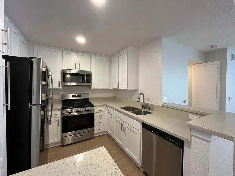 5235 Kester Ave — Photo 26