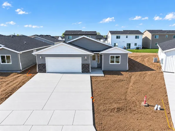 2208 23rd Ave NW, Minot, ND 58703