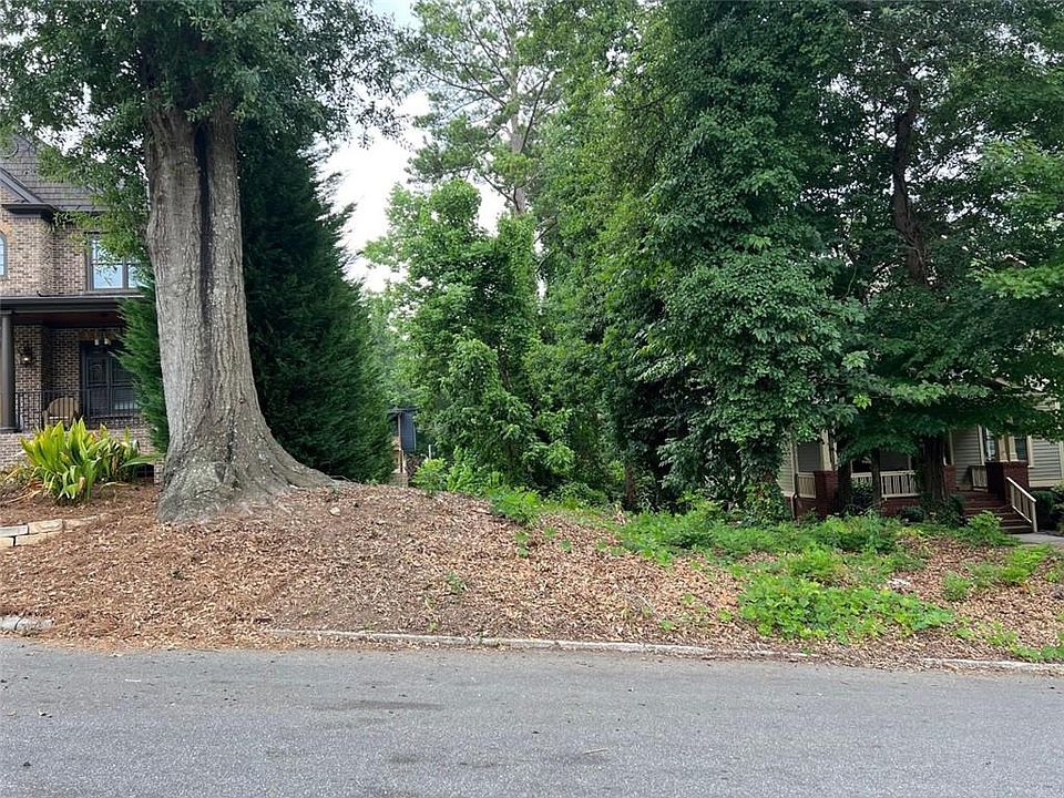 1st image of 1047 Antioch Dr NE