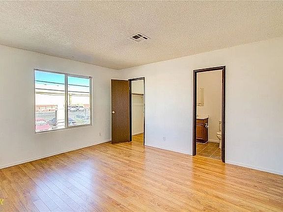 5th image of 518 Elm St APT H
