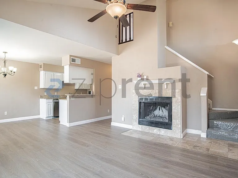 334 W Harwood Rd #A — Photo 3