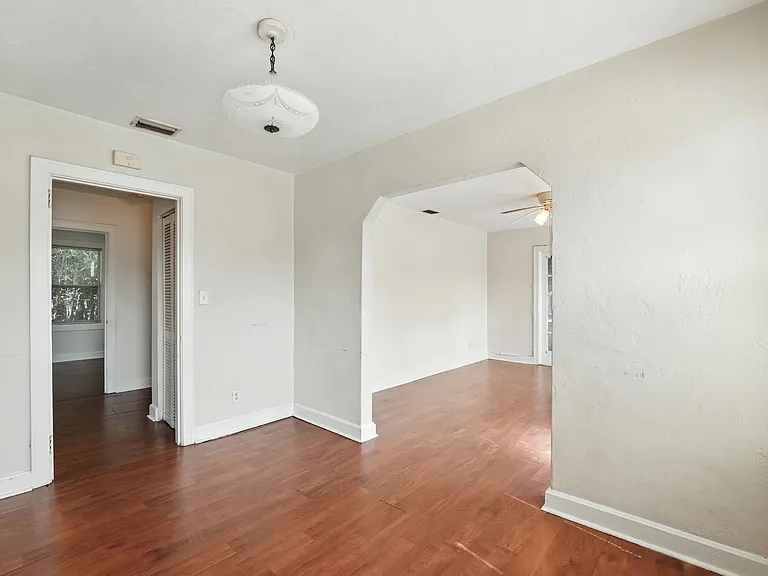 830 Nelson St — Photo 9