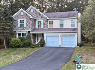 2146 Bedford Dr, Bushkill, PA 18324