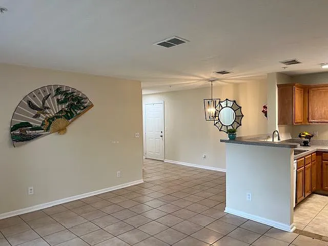 2 bed, 1100 sqft, $1,400 — Photo 3