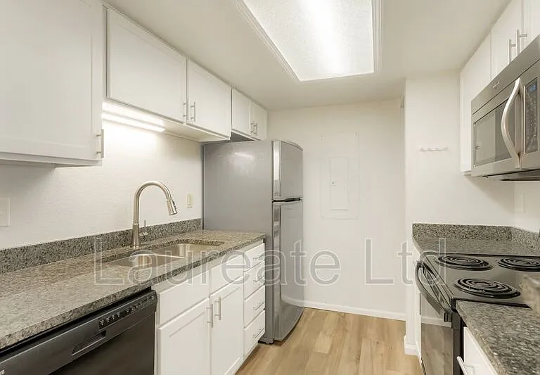 8555 Fairmount Dr #I202 — Photo 8
