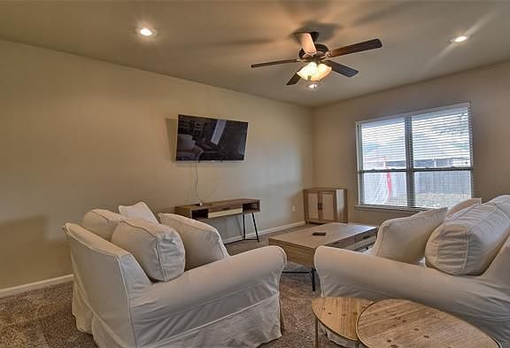 3rd image of 228 Knoll Pine Cir