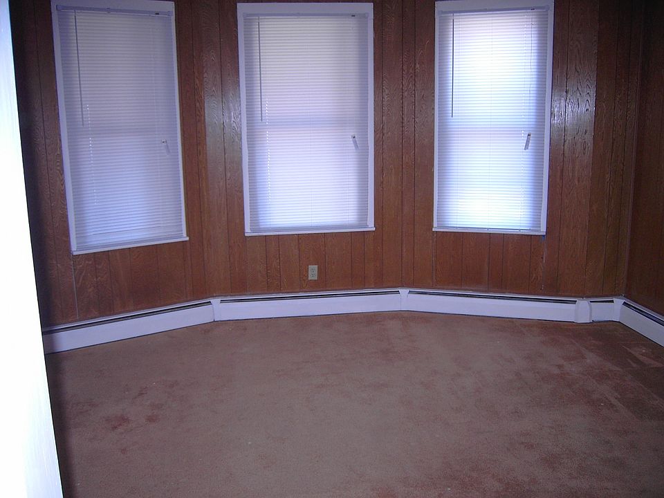 1st image of 455 Burritt St #1