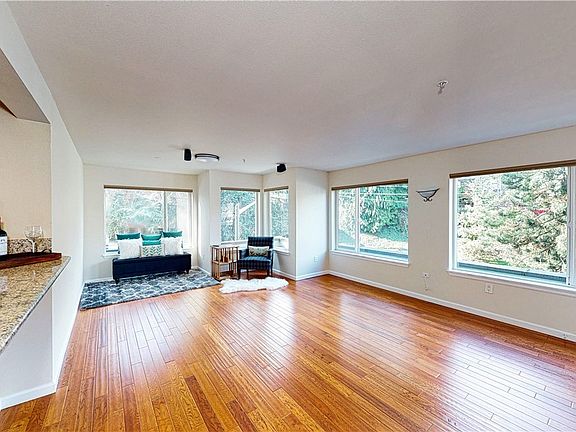 5th image of 2301 NE Blakeley St APT 201