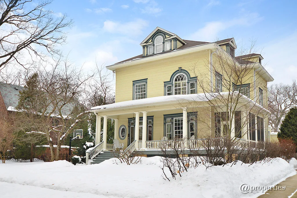 706 Forest Ave photo 1