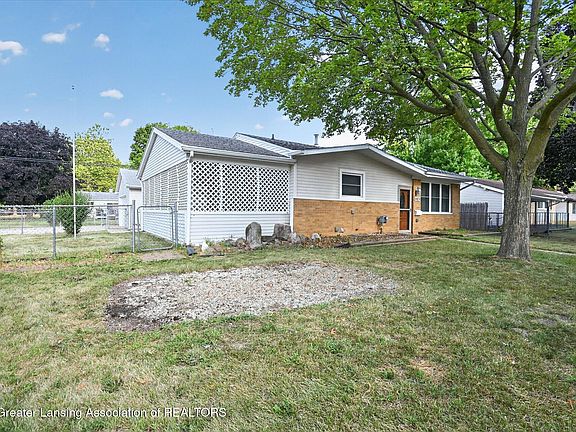 3rd image of 4424 Barclay Pl