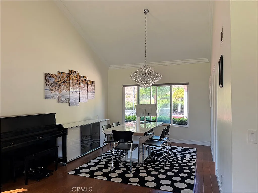 5 bed, 3111 sqft, $5,800 — Photo 2