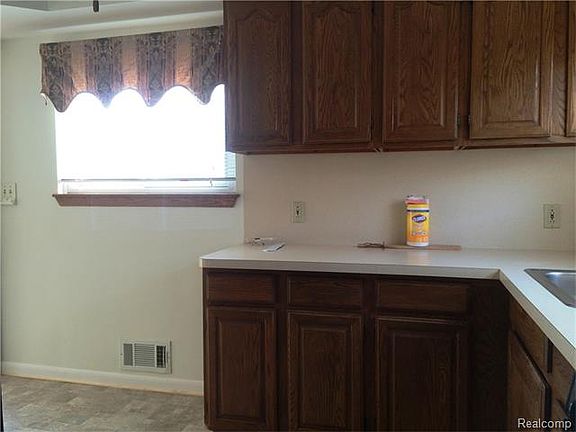 5th image of 31719 Saint Margaret St