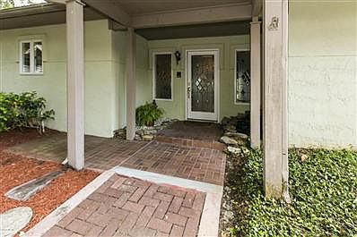 3rd image of 10122 Courtyards Pl W