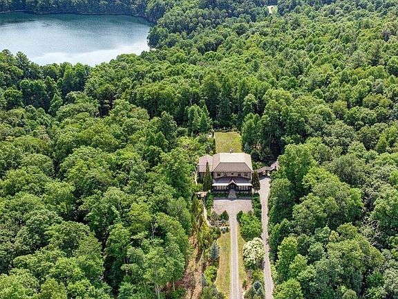 5th image of 261 Windy Gap Ln