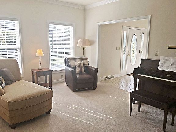 4th image of 120 Oakview Dr